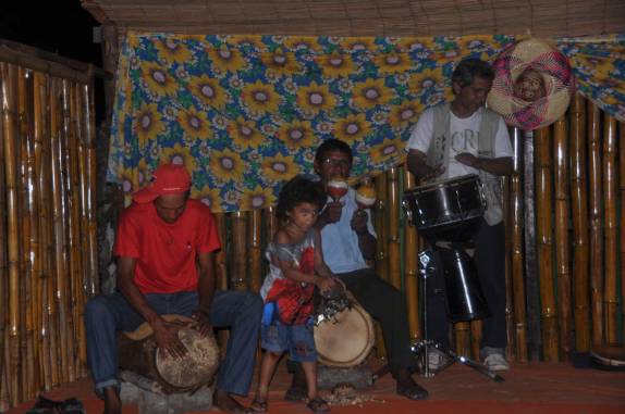 Banda de Carimbó se apresentando em Alter do Chão - PA